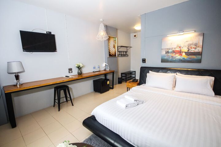 Room 32 of 61