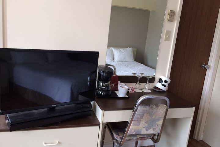 Room 11 of 34