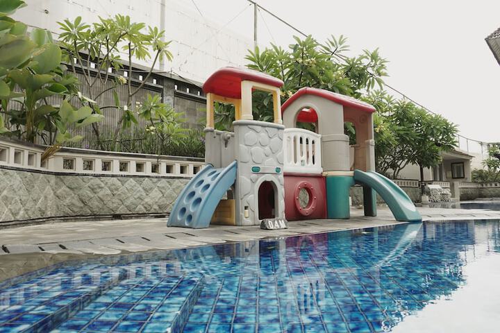 Pools & Facilities