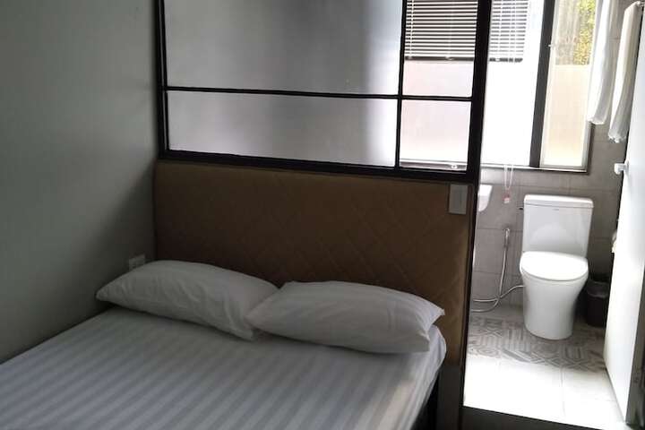 Room 6 of 40