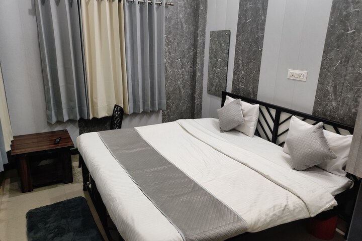 Room 8 of 17