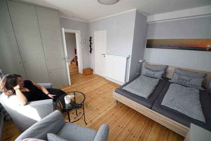 Room 6 of 75