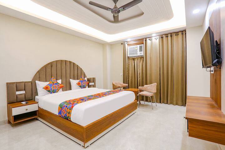 Room 10 of 25
