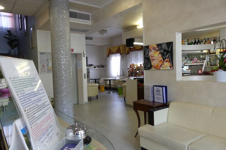Entrance & Lobby