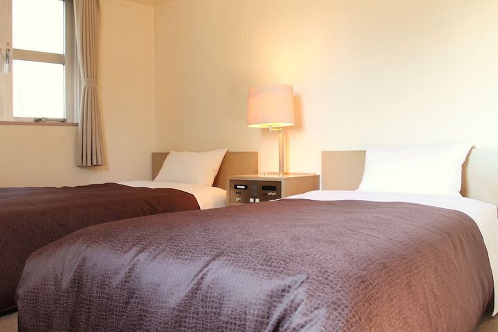 Room 4 of 17