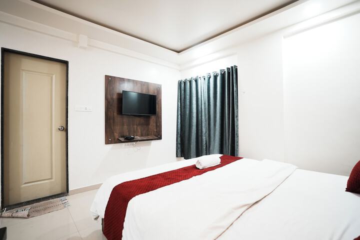 Room 11 of 32