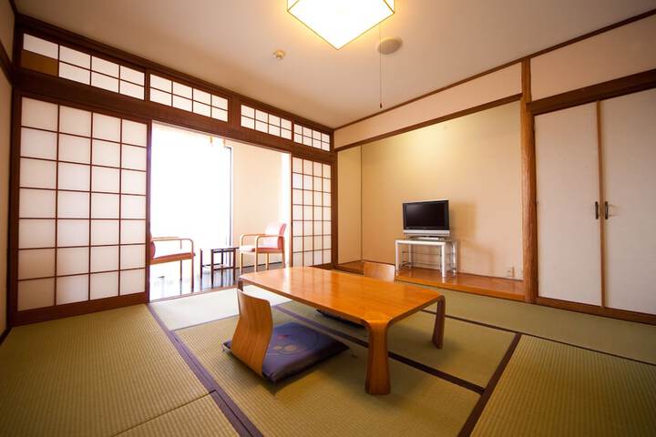 Room 5 of 75