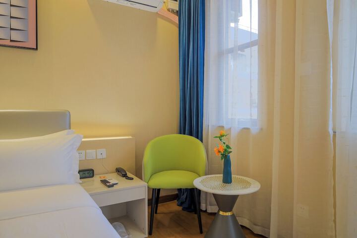 Room 4 of 30