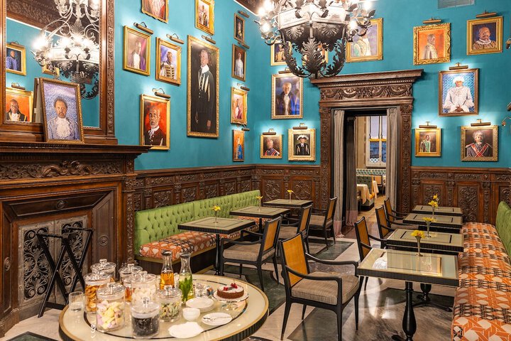 Lounge 53 of 58