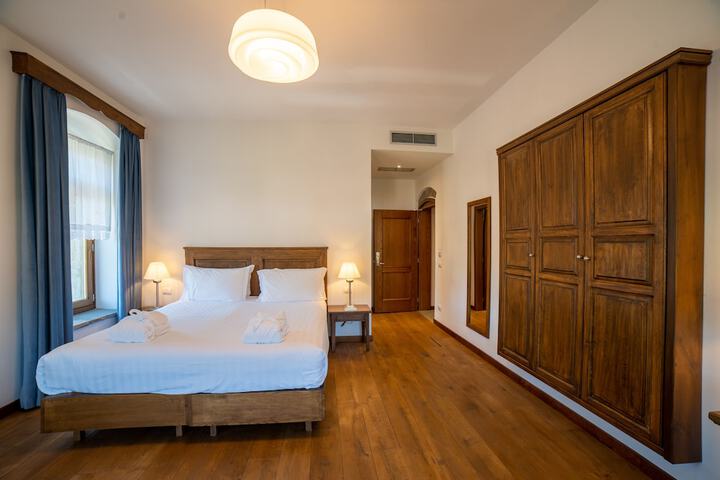 Room 18 of 43