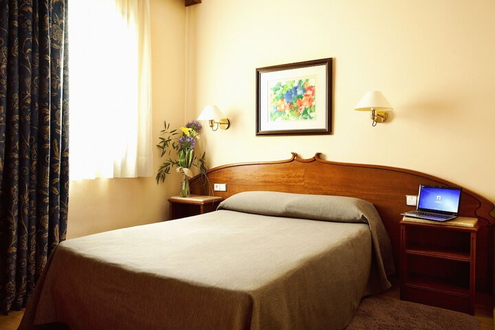 Room 4 of 53