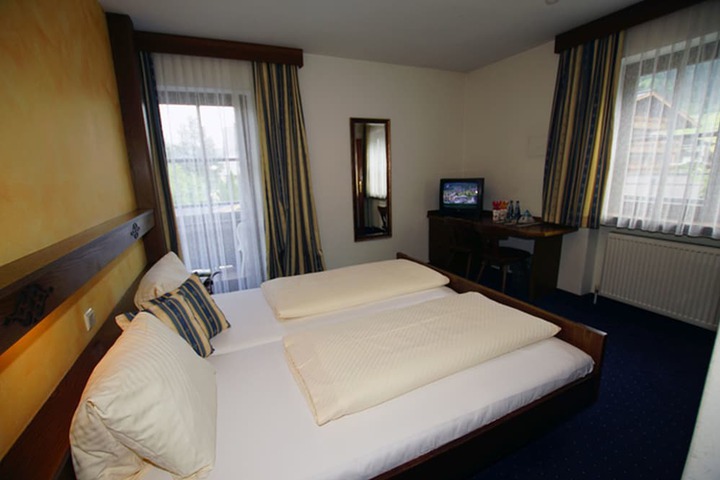 Room 5 of 43