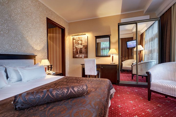 Room 10 of 30