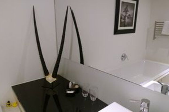 Room 5 of 18