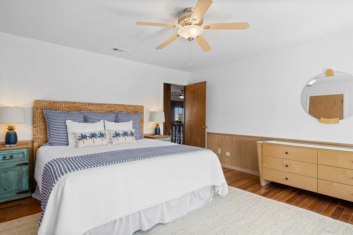 Room 6 of 23