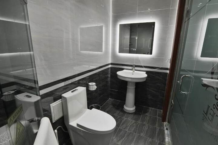 Room 13 of 19