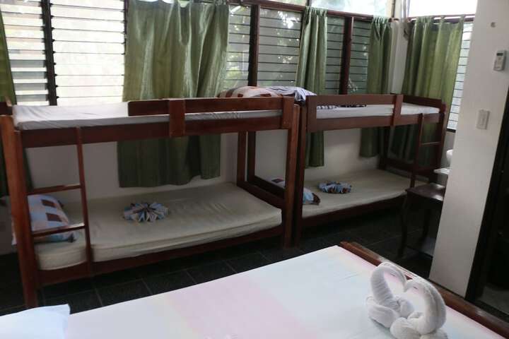 Room 4 of 162