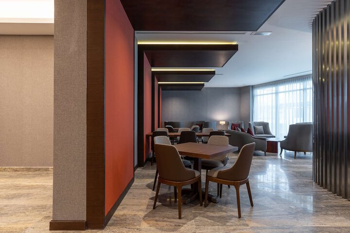 Lounge 87 of 108