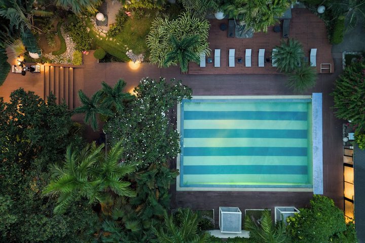 Hotel with Pool
