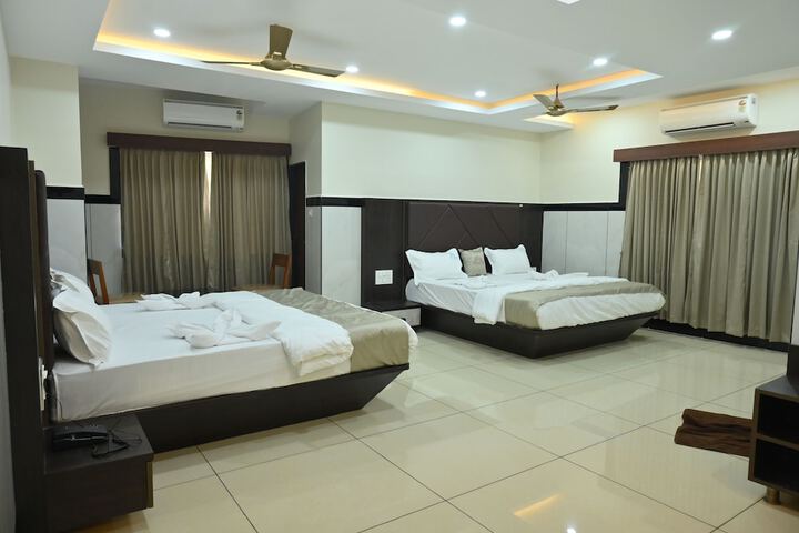 Room 8 of 16