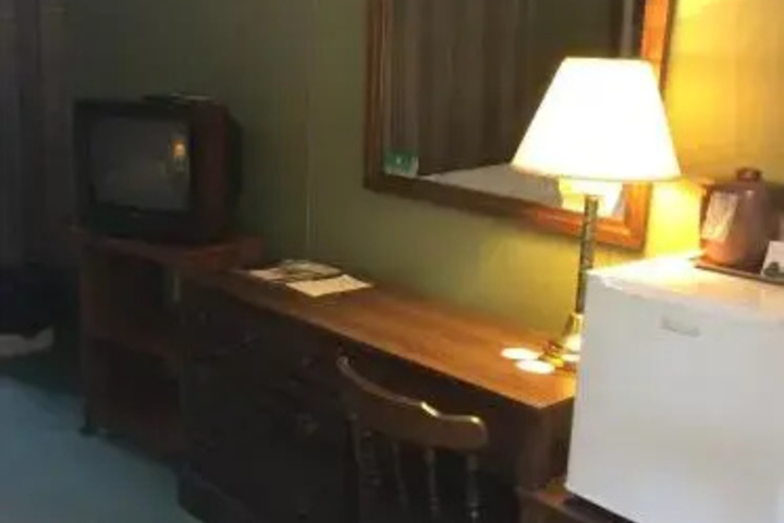 Room 5 of 10
