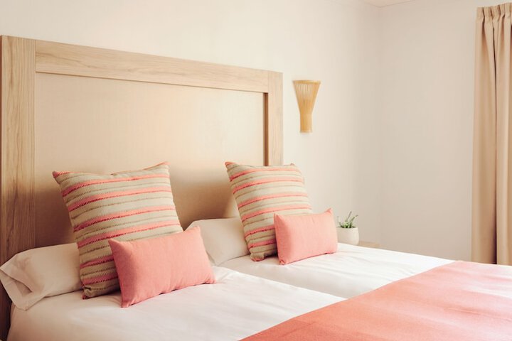 Room 4 of 44