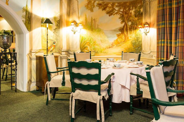 Dining 45 of 65
