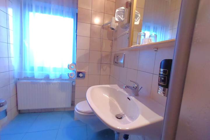 Room 51 of 76