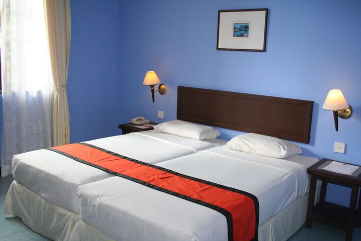 Room 4 of 34