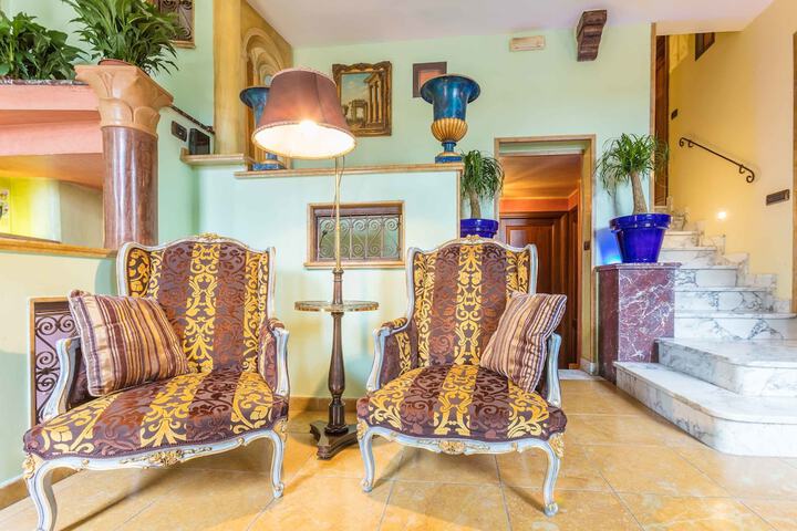 Entrance & Lobby