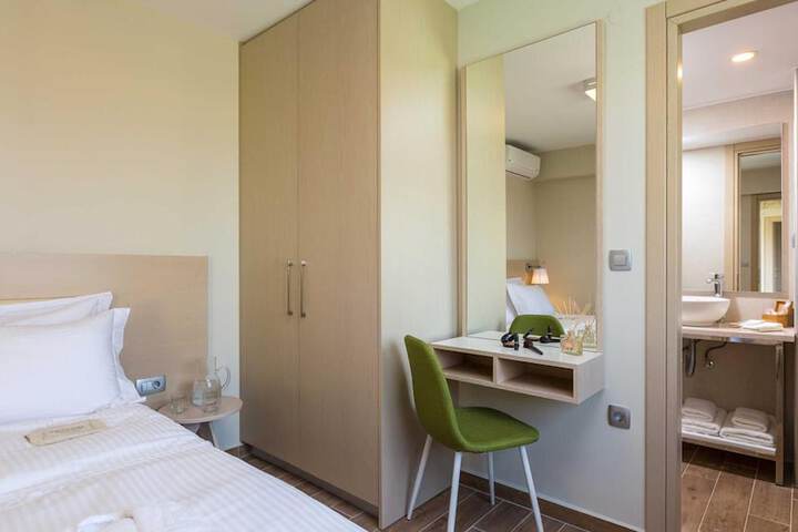 Room 21 of 59