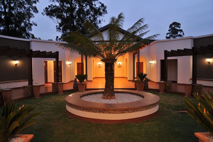 Hotel Exterior 104 of 118