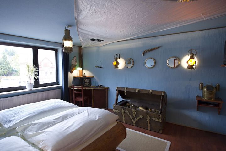 Room 74 of 283