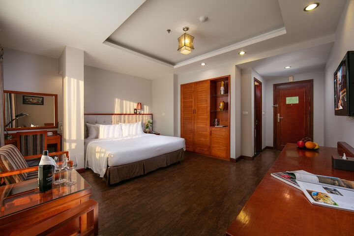 Room 25 of 83