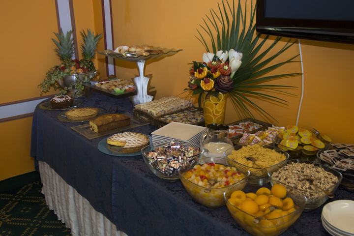 Breakfast/Coffee Service 20 of 24