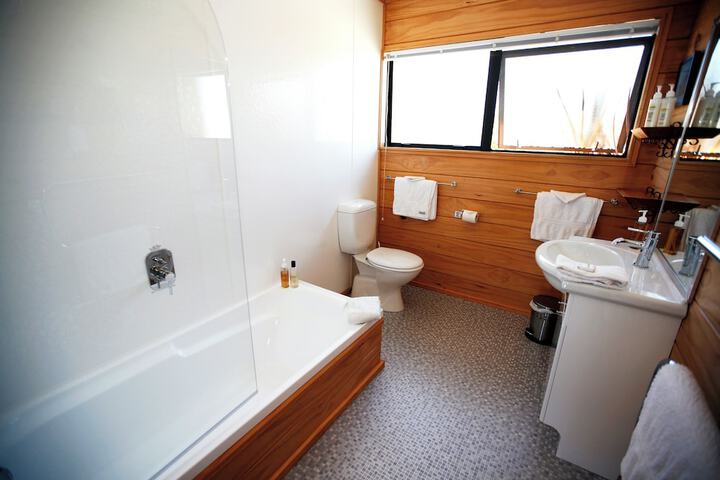 Room 5 of 12
