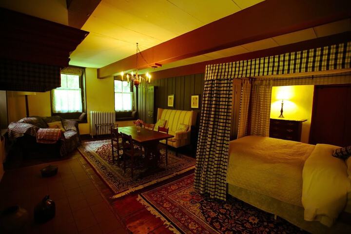 Room 4 of 28