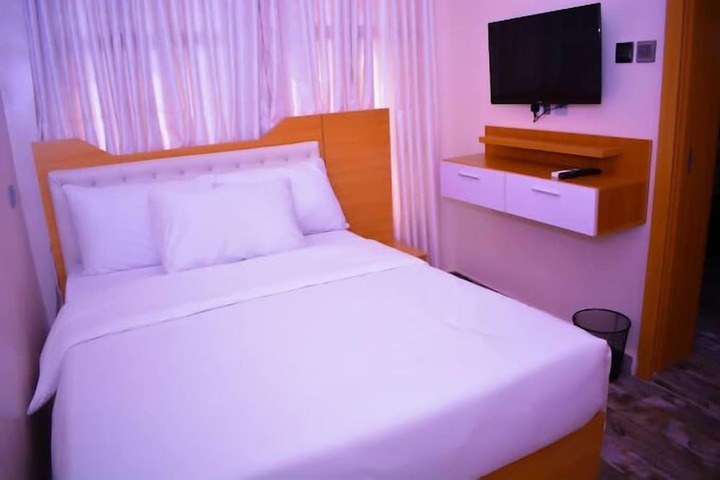 Room 6 of 35