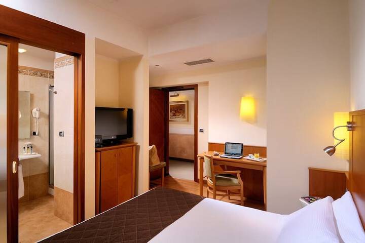 Room 83 of 233