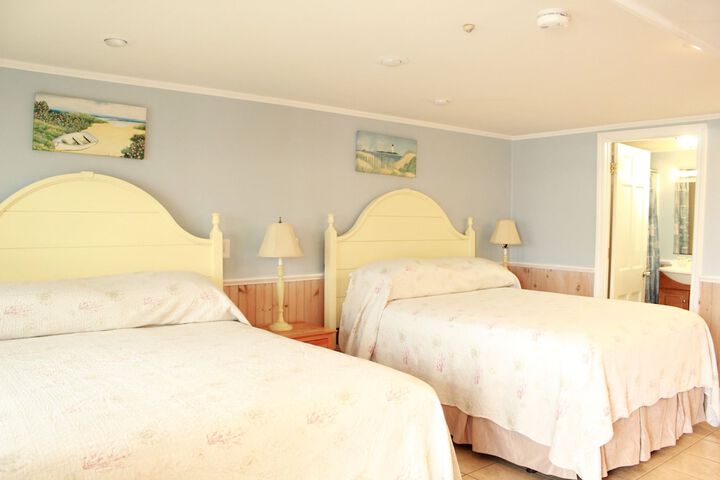 Room 35 of 230