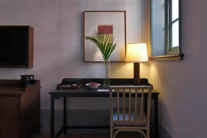 Room 32 of 61