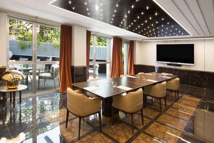 Dining 36 of 53