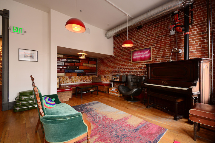 Entrance & Lobby