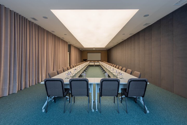 Business Center 57 of 85