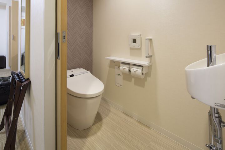 Room 15 of 32