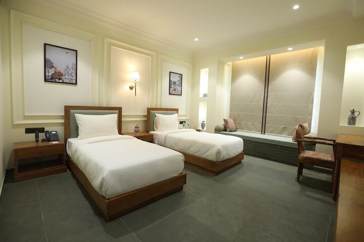 Room 34 of 117