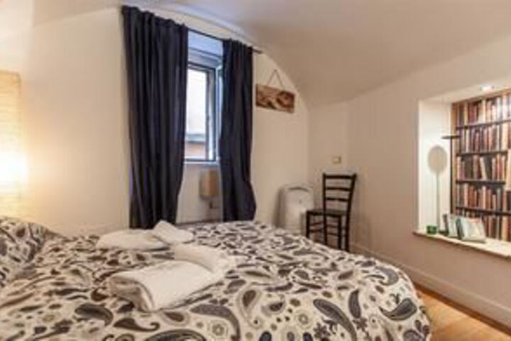 Room 6 of 14