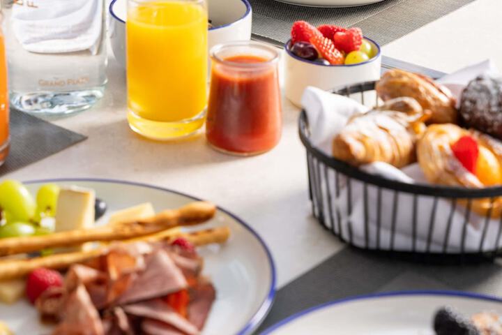 Breakfast/Coffee Service 69 of 163