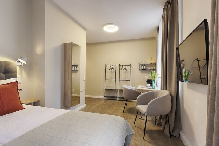 Room 8 of 25