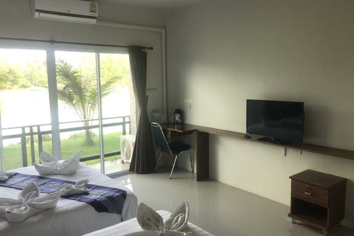 Room 6 of 38